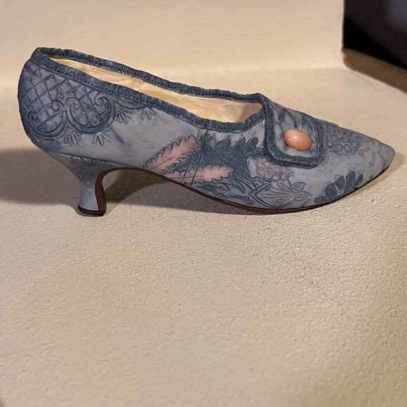 Just the Right Shoe Lavish Tapestry - Picture 1 of 10